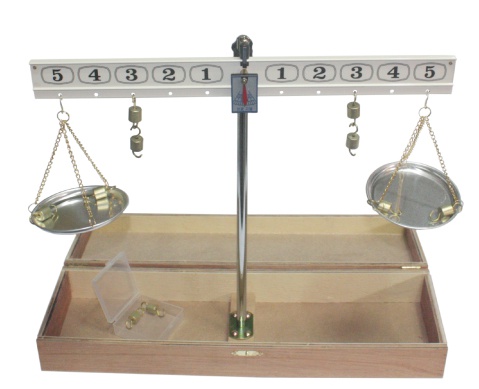 양팔저울 목상자.jpg